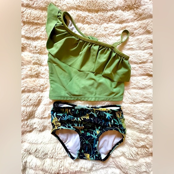 RUFFLE BUTTS Sz 5 Green One shoulder Top with Ruffled Bottom in tropical print - Picture 2 of 5